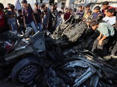 شهيد وإصابات في غارة للاحتلال استهدفت مركبة وسط قطاع غزة