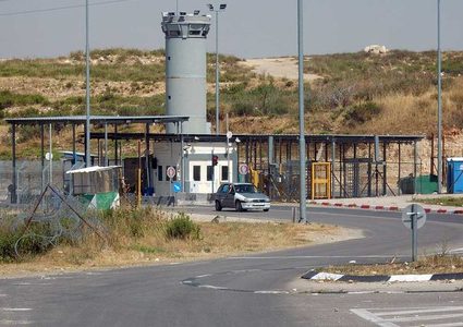 قوات الاحتلال تغلق حاجز بيت إكسا  شمال غرب القدس المحتلة