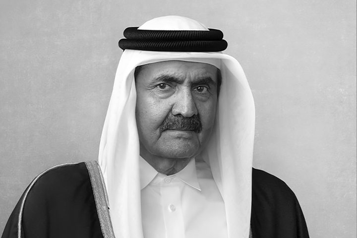 تنكيس الأعلام 3 أيام حدادا على وفاة الأمير حمد بن خليفة