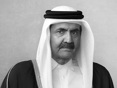 تنكيس الأعلام 3 أيام حدادا على وفاة الأمير حمد بن خليفة