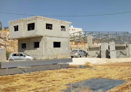الاحتلال يخطر بوقف بناء منازل ومنشآت في الخضر جنوب بيت لحم