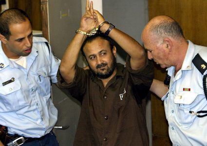 زوجة الأسير مروان البرغوثي: أحد السجانين أطلق رصاصة مطاطية على ساقه