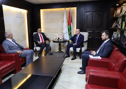 الهباش ومدير وكالة بيت مال القدس يبحثان تعزيز التعاون والعمل المشترك