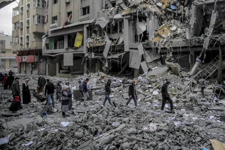 قوات الاحتلال تهدم منزلا في قرية الديرات في بلدة يطا
