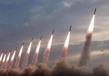 الحرس الثوري الإيراني يعلن استهداف منشآت عسكرية أمريكية في قاعدة الجفير بالبحرين