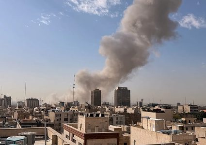 غارات أمريكية على إيران والحرس الثوري يحذر من أزمة طاقة عالمية