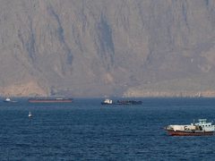 النفط يسجل أعلى مستوياته في شهر مع تصاعد التوترات في مضيق هرمز