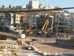 سلطات الاحتلال تجبر مواطنا من الجلزون على هدم محله ذاتيا