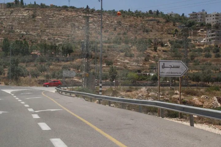 الاحتلال يعزل سنجل شمال رام الله بإغلاق كافة مداخلها