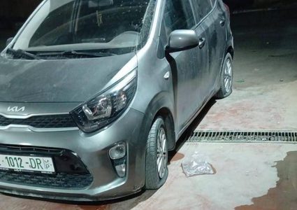 مستوطنون يعطبون إطارات مركبات في بيت دجن شرق نابلس