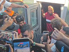 الإفراج عن 12 أسيرا من غزة عبر معبر كرم أبو سالم