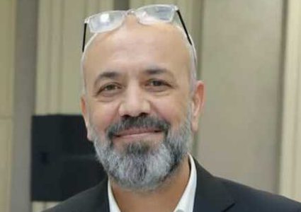 حين يصبح الهاتف مُعلِّماً.. مَن يُربّي أبناءنا؟