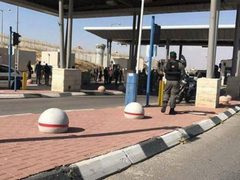 الاحتلال يحتجز طاقمًا بيطريًا جنوب شرق طوباس