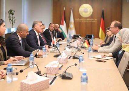 محافظ سلطة النقد يدعو إلى تحرك دولي عاجل لدعم القطاع المصرفي الفلسطيني