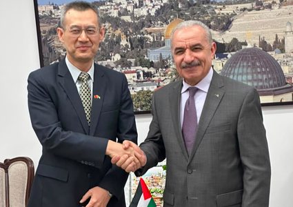 اشتية يبحث مع السفير الصيني سبل تعزيز العلاقات الثنائية بين فلسطين والصين
