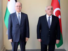 مصطفى يعقد جلسة مباحثات مع نظيره الأذربيجاني لتعزيز التعاون المشترك بين البلدين