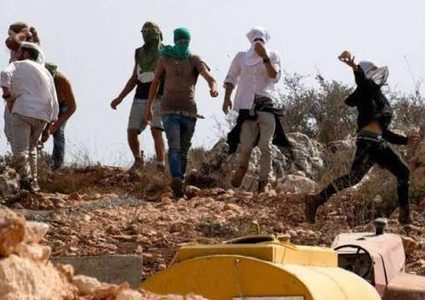مستوطنون يدمرون شبكة المياه ويسرقون خزانين في المنية جنوب شرق بيت لحم