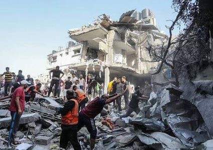 8 شهداء في قصف الاحتلال مخيم النصيرات وسط قطاع غزة