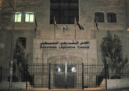 عدد أعضاء المجلس التشريعي يبقى 132 عضواً بعد التراجع عن مقترح الزيادة