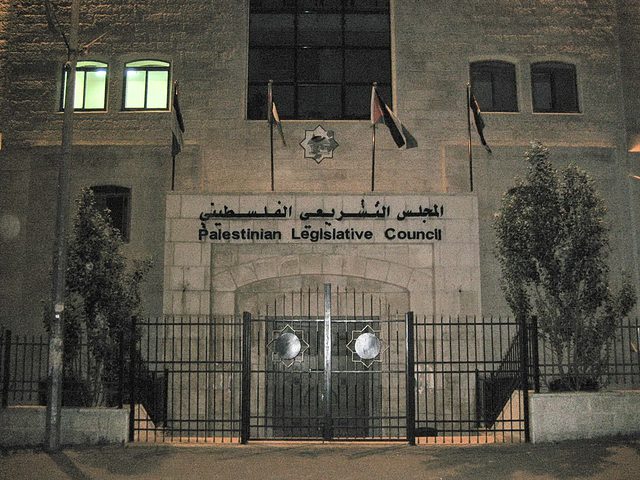 عدد أعضاء المجلس التشريعي يبقى 132 عضواً بعد التراجع عن مقترح الزيادة