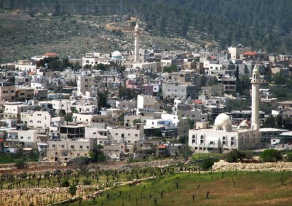 الاحتلال يمنع رفع أذان الفجر في قرية حوسان ويجبر المصلين على مغادرة أحد المساجد