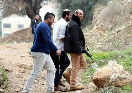 مستوطنون يعتدون على شاب قرب برقة شمال غرب نابلس