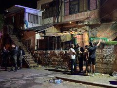 مستوطنون يهاجمون مساكن المواطنين ويسرقون ماشية جنوب الخليل