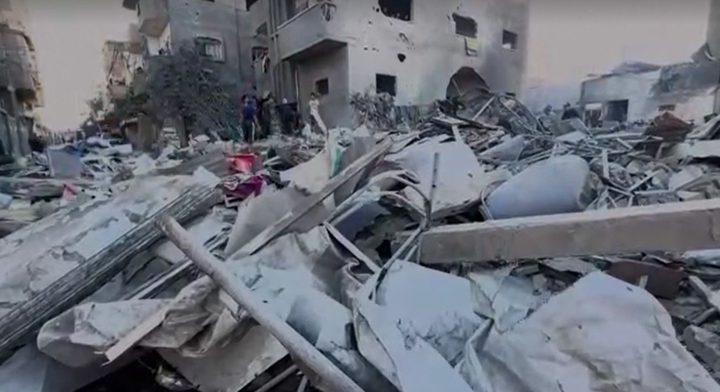 شهداء بينهم أطفال في غزة.. والاحتلال يصعّد غاراته ويمنح السكان دقائق للإخلاء