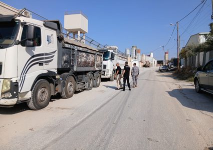 قلقيلية: جودة البيئة تضبط شاحنتين إسرائيليتين محملتين بمخلفات وتعيدهما لمصدرهما