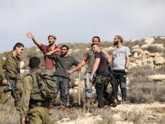 مستوطنون بحماية قوات الاحتلال يهاجمون بلدتي دير إبزيع وعين عريك غرب رام الله