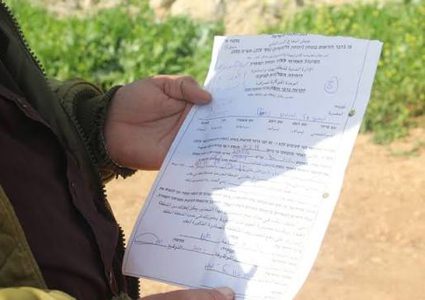 الاحتلال يخطر بوقف البناء في عدد من المنازل والمنشآت شرق جنين