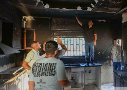 آثار إحراق المستوطنين لمنزل في قرية "تل" جنوب غرب مدينة نابلس