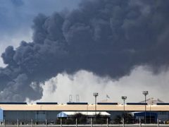 الجيش الإيراني يعلن استهداف قاعدتين أميركيتين في الكويت ويهدد واشنطن بـ"رد مدمر"