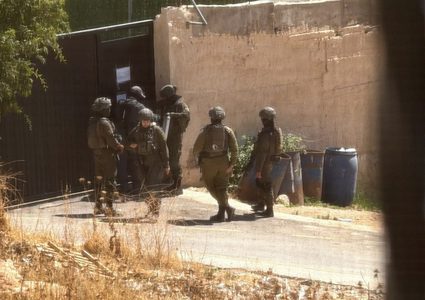 الاحتلال يخطر بإخلاء منازل في كفر عقب شمال القدس