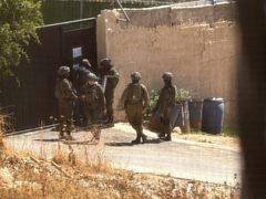 الاحتلال يخطر بإخلاء منازل في كفر عقب شمال القدس