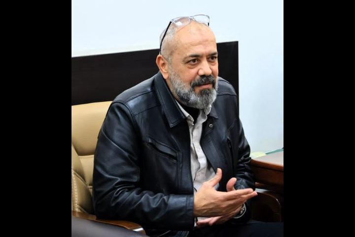 بين الهاتف والوطن ،، من يربّي أبناءنا؟ ومن يحمي أمنهم التربوي؟