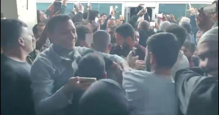 وصول 16 أسيرا محررا إلى مستشفى شهداء الأقصى في دير البلح