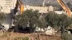 الاحتلال يهدم منزلاً قيد الإنشاء غرب رام الله