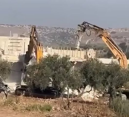 الاحتلال يهدم منزلاً قيد الإنشاء غرب رام الله