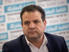 أيمن عودة يطالب هرتسوغ بضرورة حل مشكلة معبر الكرامة