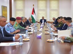 الشيخ يعقد اجتماعا مع قادة الأجهزة الأمنية لمتابعة التطورات الراهنة