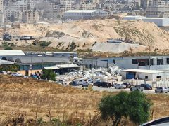 الاحتلال يهدم منزلاً ومغسلة ومزرعتين للمواشي في بلدة الجديرة شمال غرب القدس