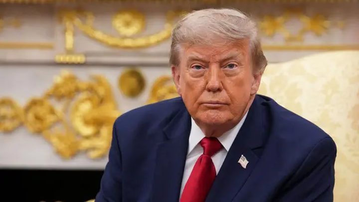 ترمب يهدد إيران: أي استهداف لسفينة في هرمز سيقابل بضرب منشآت حيوية