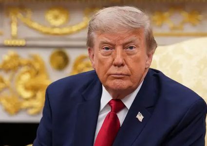 ترمب يهدد إيران: أي استهداف لسفينة في هرمز سيقابل بضرب منشآت حيوية