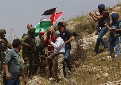 مستوطنون يستولون على منزل عائلة الطوباسي عقب تهجيرها قسراً في جالود