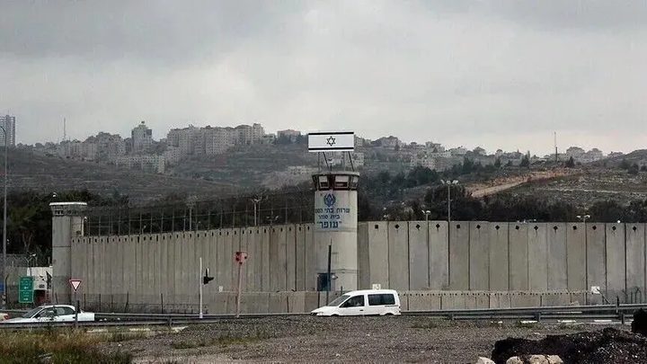 رغم الاعتراضات.. إسرائيل تبدأ خطوات تنفيذ مشروع "سجن التماسيح" حول سجن كتسيعوت