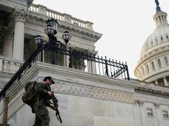 مجلس الشيوخ الأميركي يعرقل قرارا يحد من صلاحيات ترامب بشأن حرب إيران