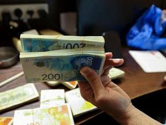 سلطة النقد تُبقي نسبة الخصم عند 25% من رواتب موظفي القطاع العام في قطاع غزة