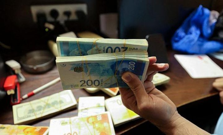 سلطة النقد تُبقي نسبة الخصم عند 25% من رواتب موظفي القطاع العام في قطاع غزة