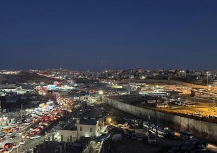 الاحتلال يحتجز مئات المركبات على حاجز بيت إكسا شمال غرب القدس المحتلة